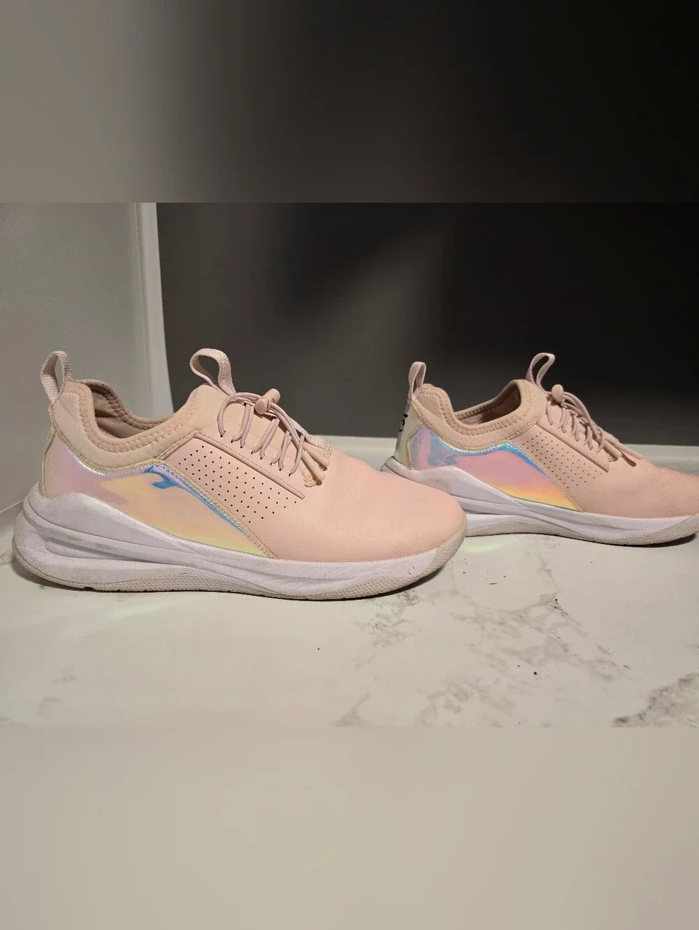 Clove CLASSICLight Pink Women's Slip-On Athletic Sneakers with Iridescent Detail